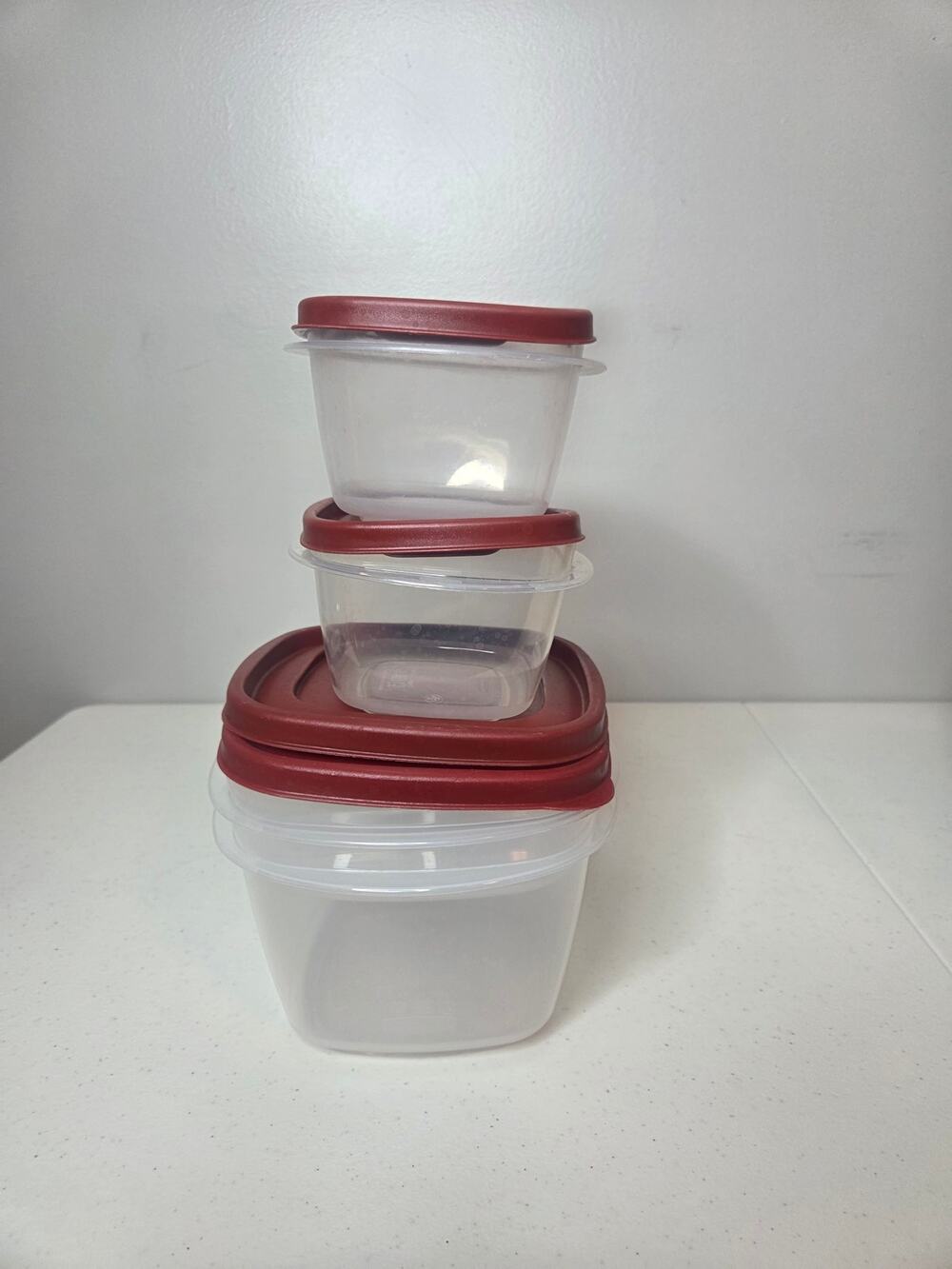 Rubbermaid Dark Red Food Storage Containers Lot of 4
